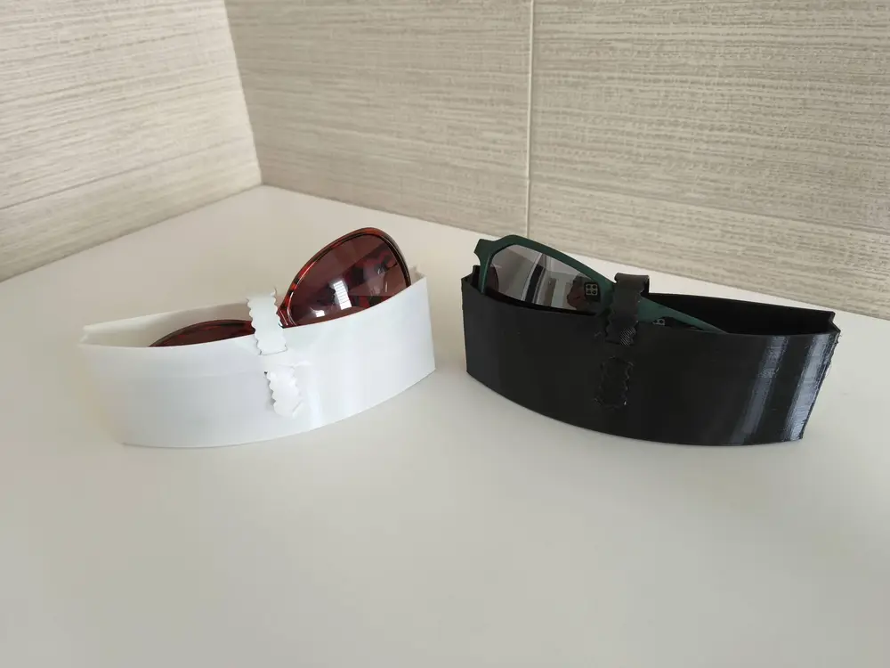 Smart Eyeglasses Case