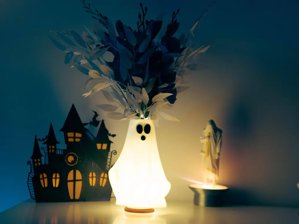 Ghost Vase Lamp
