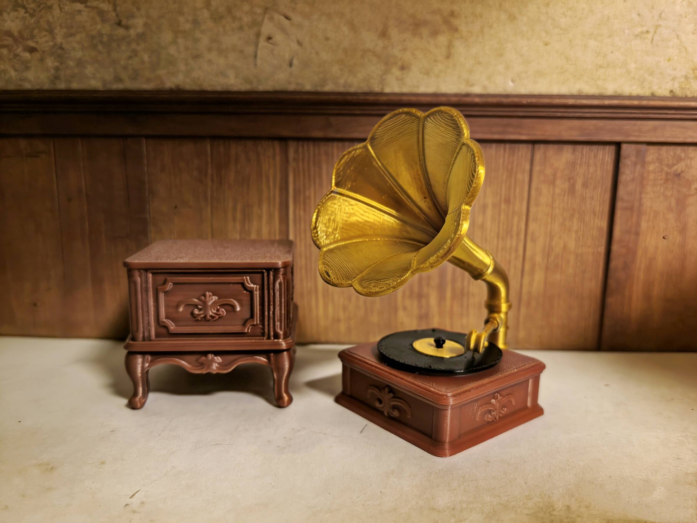 Retro record player ornament复古留声机摆件- Makeronline - More