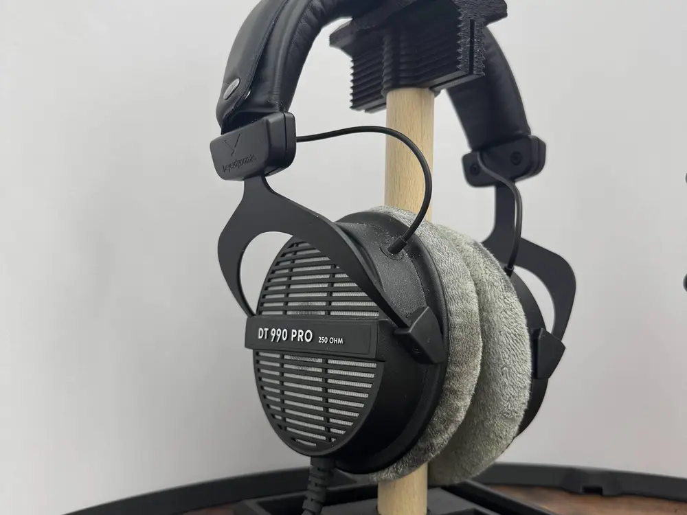 Modern Headset Stand – Wood & 3D Print Hybrid