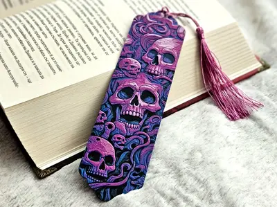 Magenta Skullture - Bookmark
