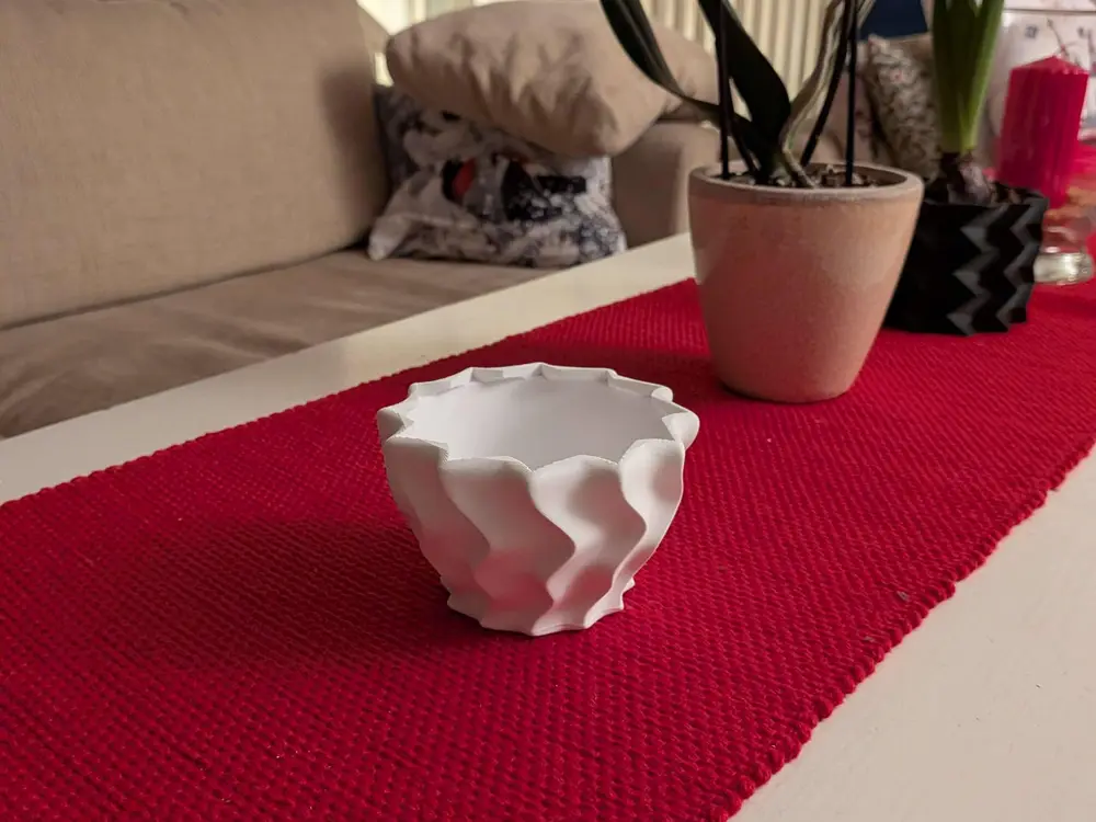 Chrimas plant pot swirvle