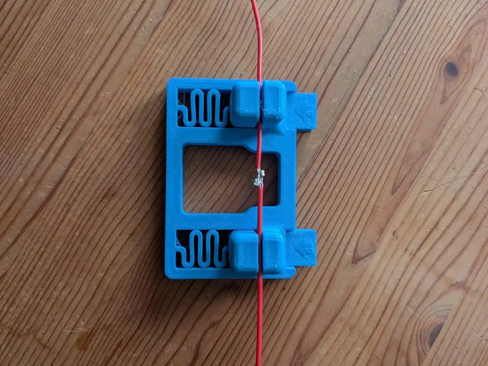 Soldering Helping Hands / Wire Soldering Clamp (Print-in-Place)