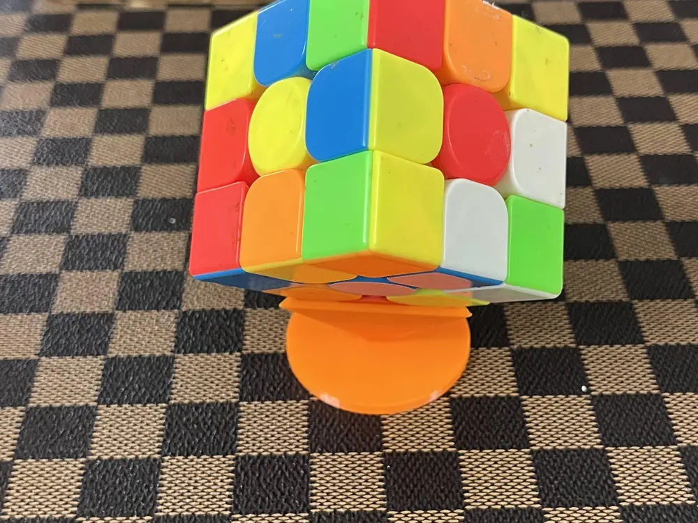 Rubik’s Cube stand