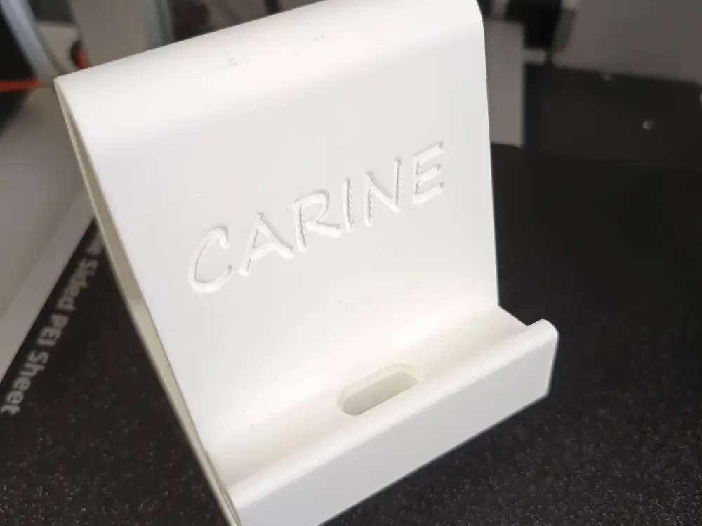 Smartphone stand with USB-C