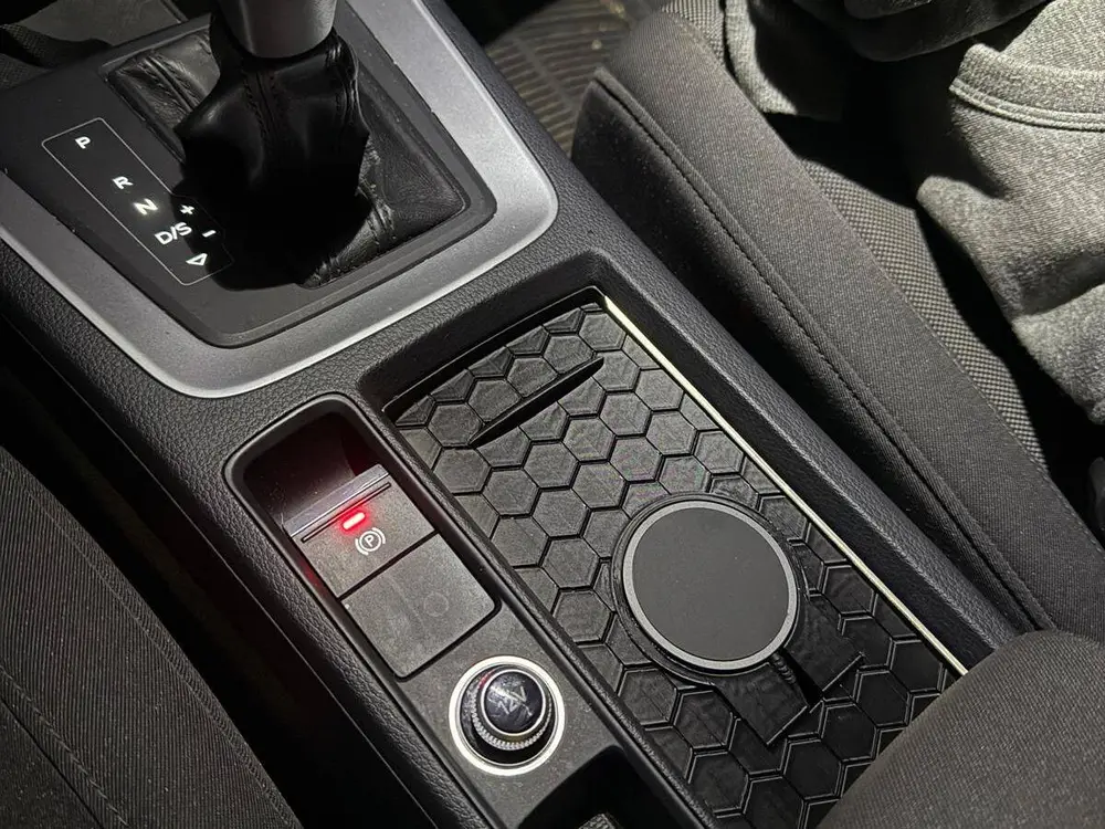 Audi Q3 F3 - Cup Holder Top case with MagSafe Charger