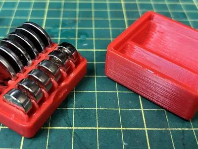 CR2032 and LR44 Battery Container