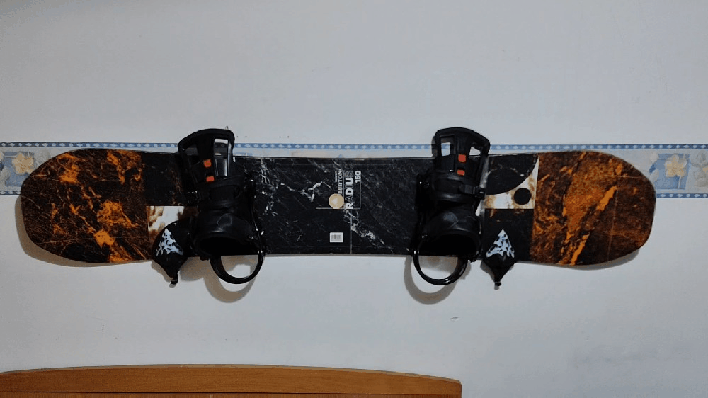 “Snow Peak” Snowboard Wall Mount