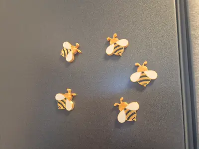 Bee magnet