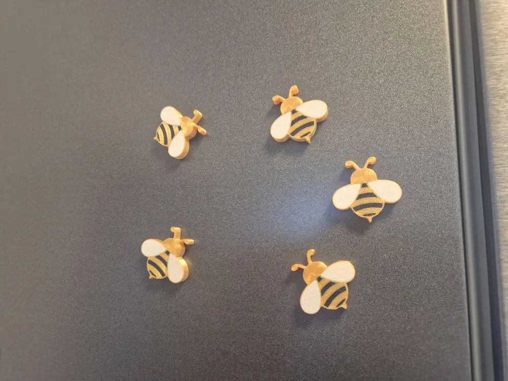 Bee magnet