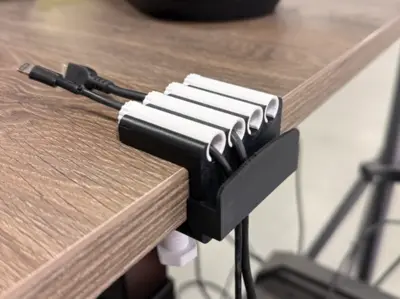 Abrazadera de Cable para Escritorio Segura – Montaje de Tornillo Ajustable