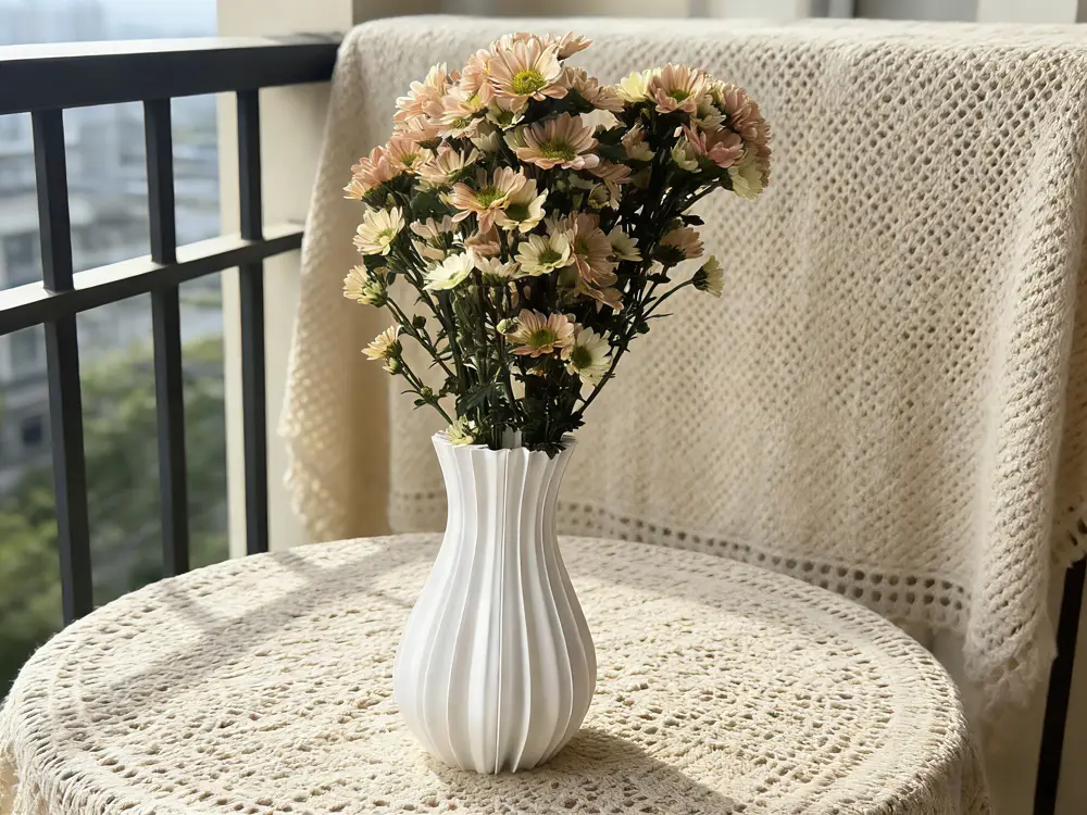 Flux Ribbed Vase 流影竖纹花瓶