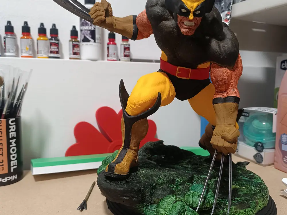 Wolverine statua