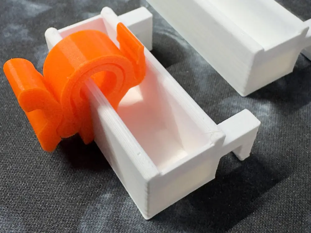 Skadis holder for filament spool clip
