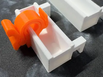Skadis holder for filament spool clip