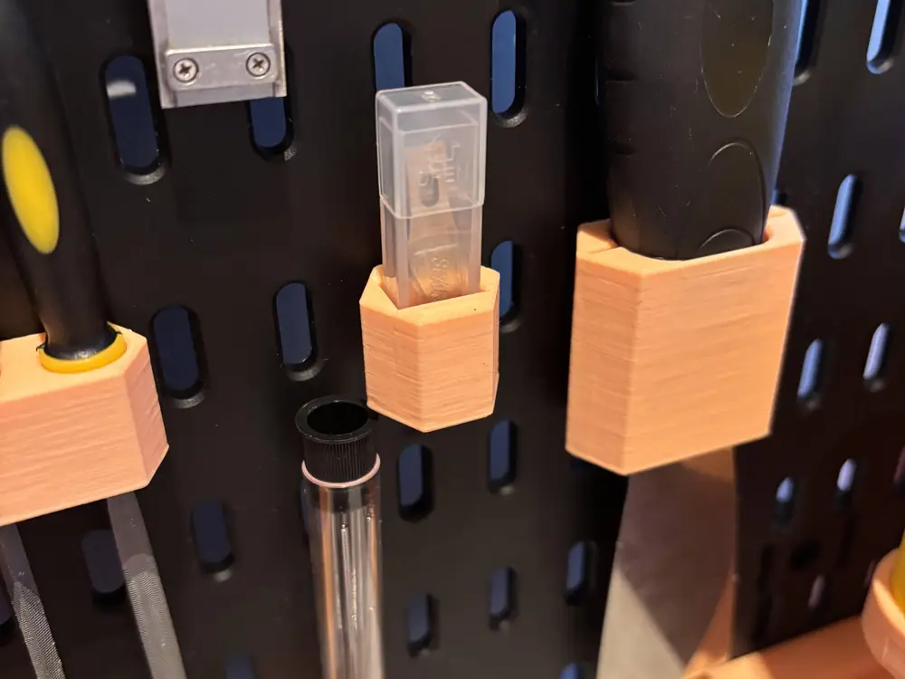 Scalpel replacement blades holder for AliExpress DIY pegboard