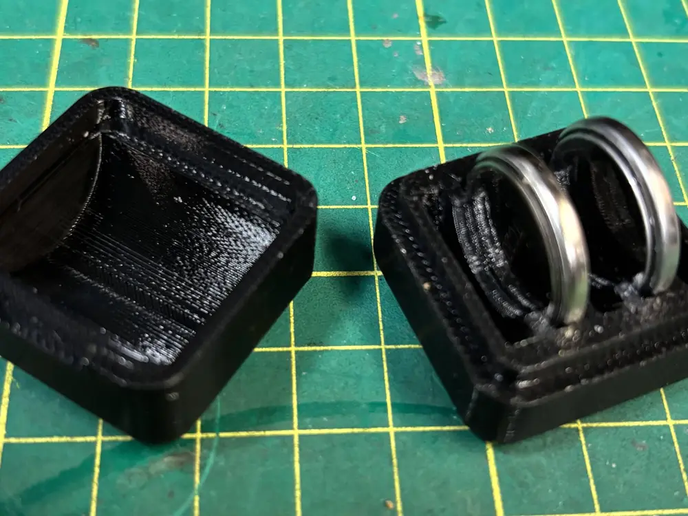 CR2032 Battery Container
