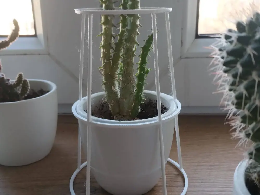 Protective ladder stand for flowers