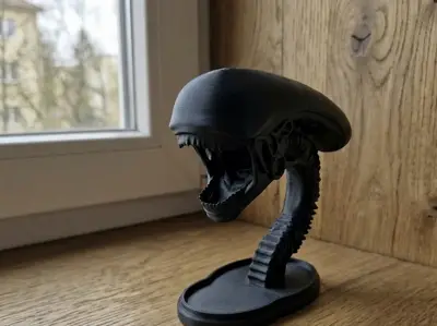 Xenomorph Bust - Minimalist Sci-Fi Horror