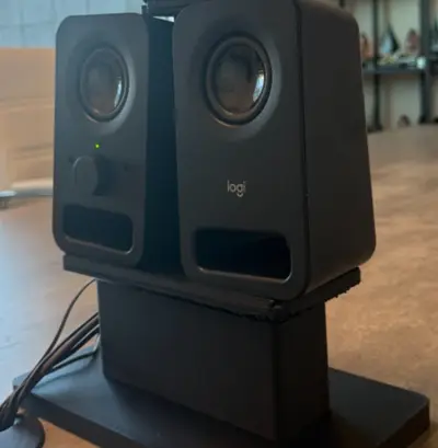 Soporte de mesa y oficina ajustable para webcam logi