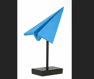 Escultura de escritorio de avión de papel moderna