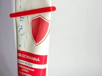 Toothpaste squeezer