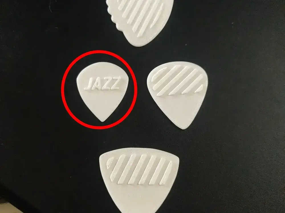 Guitar jazz pick grip