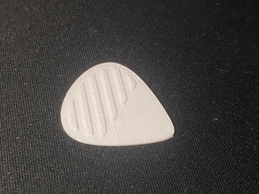 Guitar skarfin pick with grip