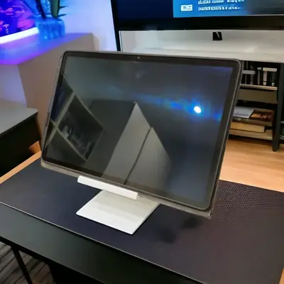 Supporto per monitor e tablet regolabile