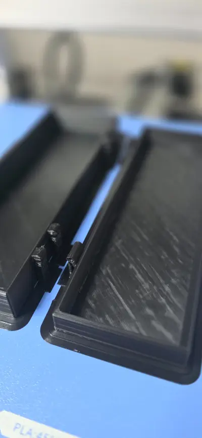 PORTA OCCHIALI CON APERTURA A 180 G°