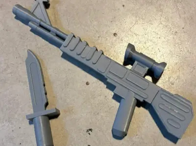 TMNT Playmates Rocksteady Arma, Cuchillo y Escudo