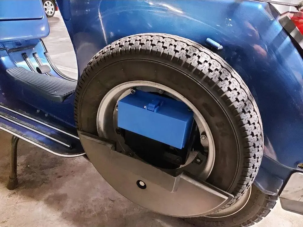 Vespa PX  125 150 200 onboard toolbox wheels (RUOTA DI SCORTA PIAGGIO PX)