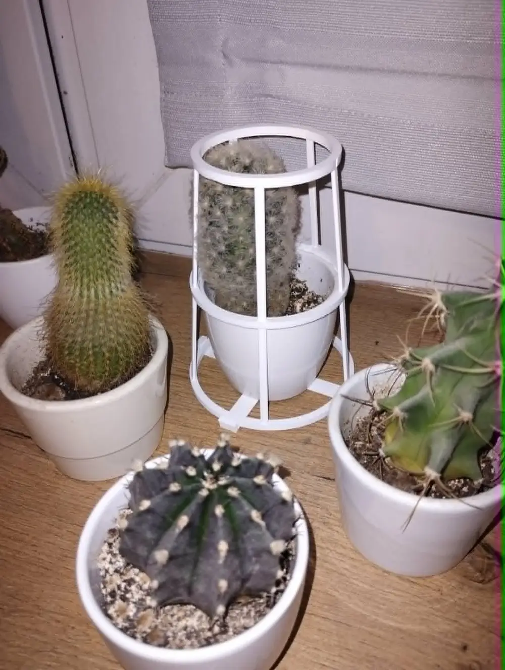 Flower / plant stand with pot lock v2