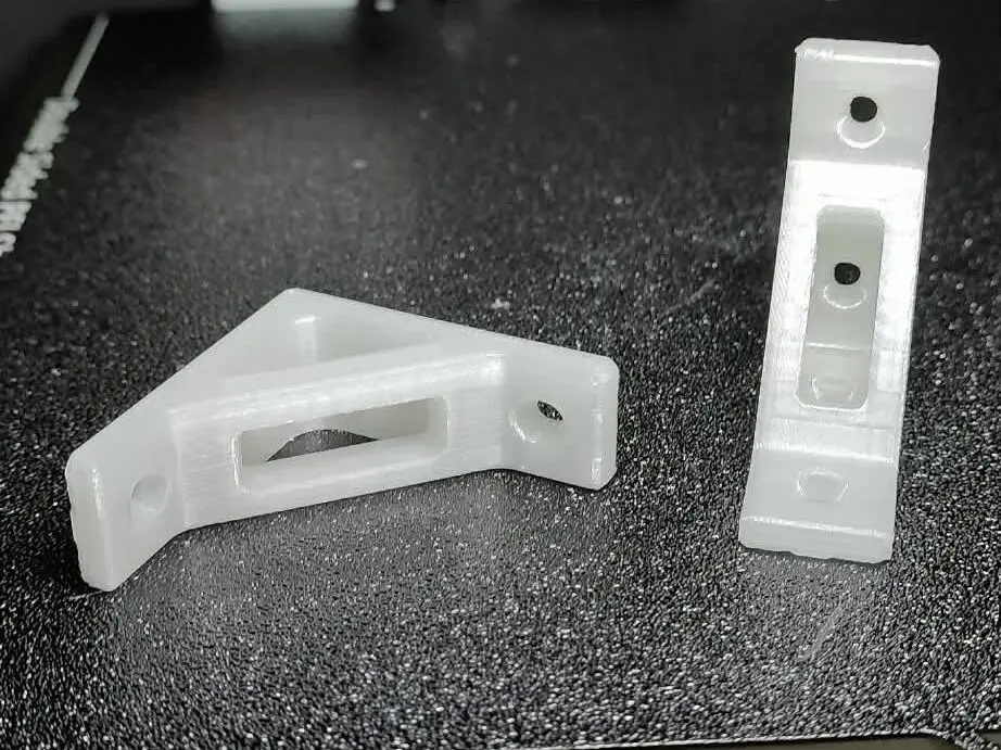 90-degree shelf bracket