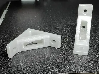 90-degree shelf bracket