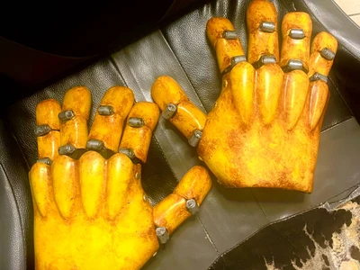 Movie-Accurate Yellow Rabbit / Spring Bonnie Wearable Hand (FNAF Movie)