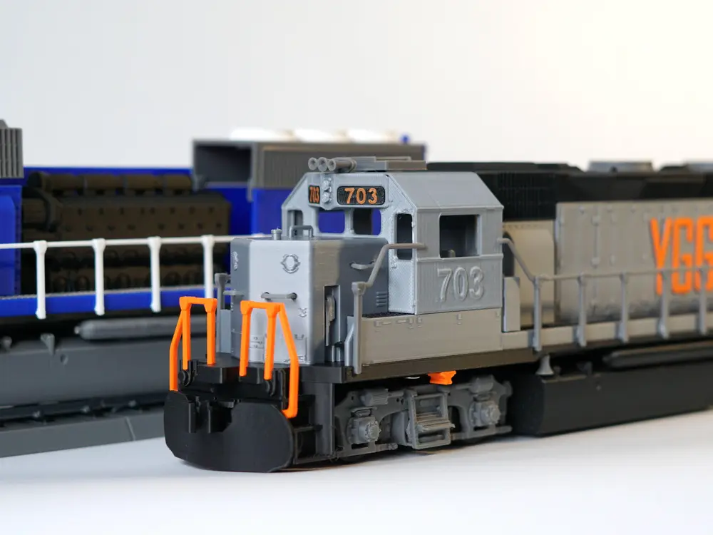 EMD GP40 Diesel Locomotive 1:48 Static Assembly Model