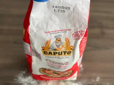 Clip for 1 kg package of flour