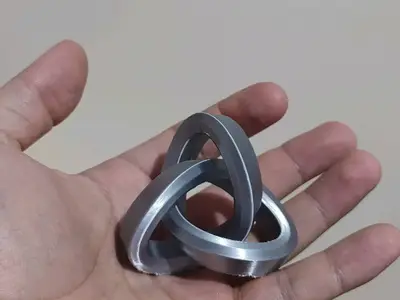 scultura a nodo a trifoglio