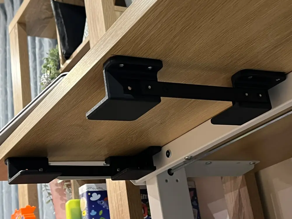 Laptop storage tray