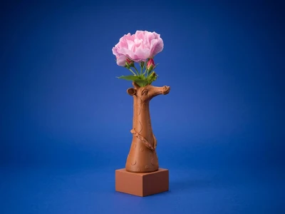 Giraffe flower vase