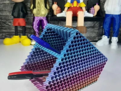 honeycomb pen holder