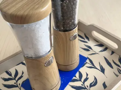 Electric Salt and Pepper Holder
