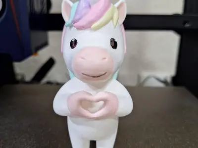 Cute Unicorn Making a Heart | Unicornio con Corazón