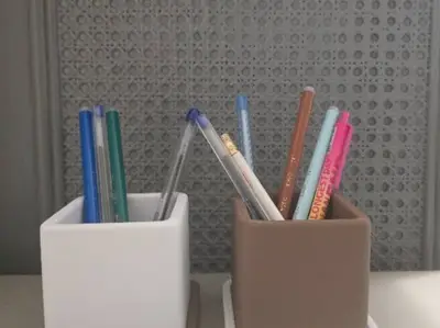 Simple pen holder