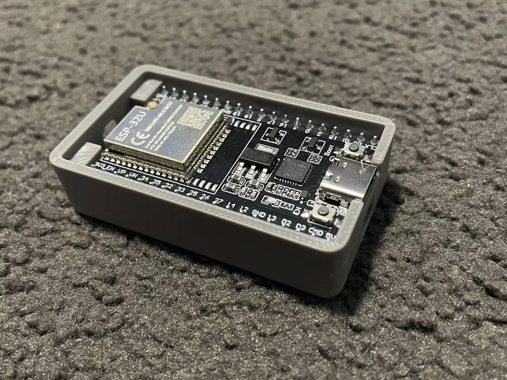 ESP-32U case with antenna