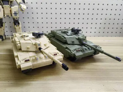 Challenger 2 Main Battle Tank 1/35 Scale, Movable Tracks