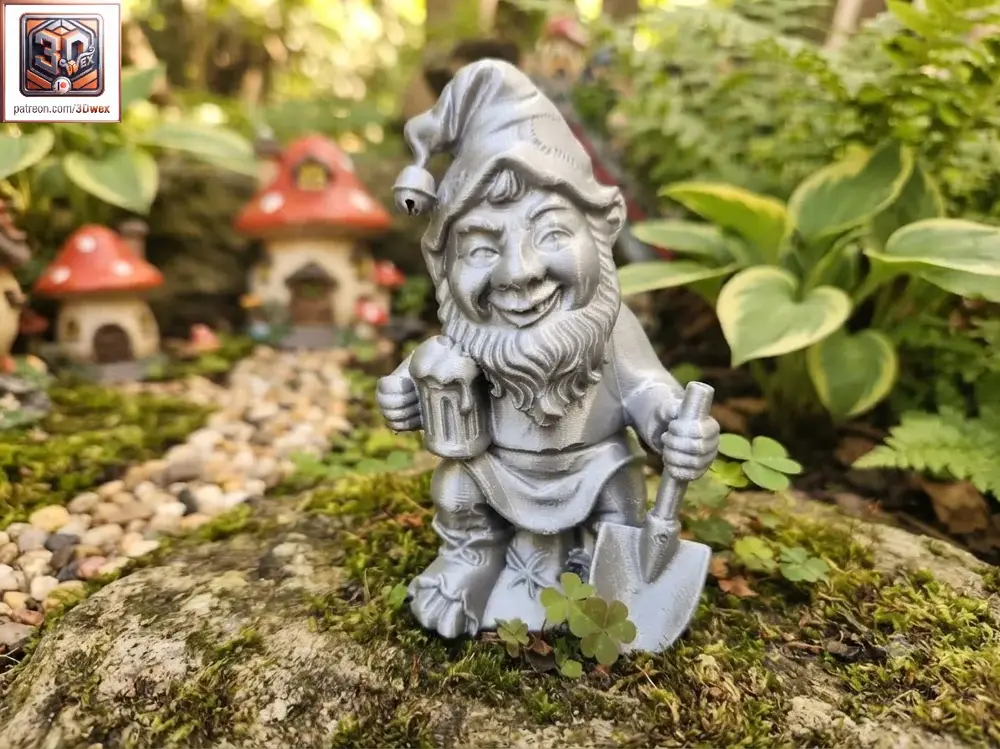 Garden gnome with beer