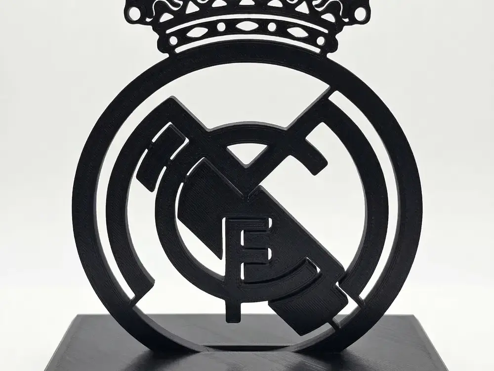 Real Madrid Crest with Stand - Escudo del Real Madrid con Soporte