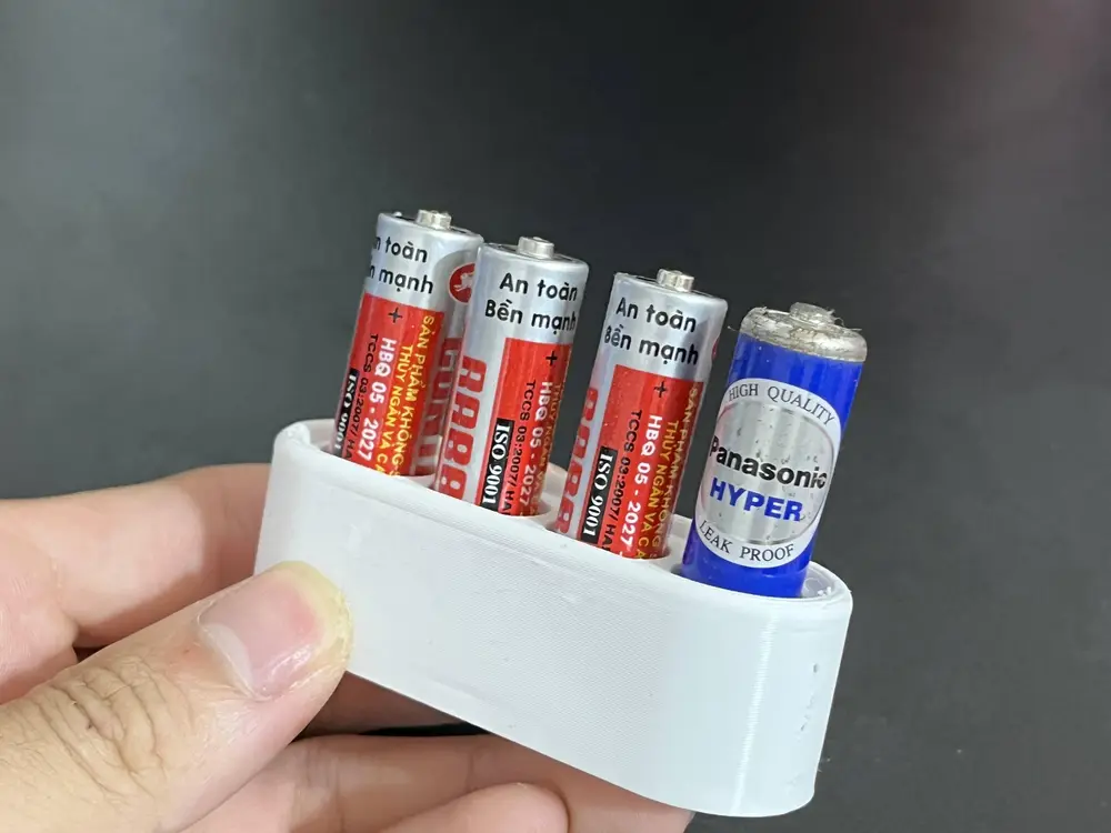 AA battery holder